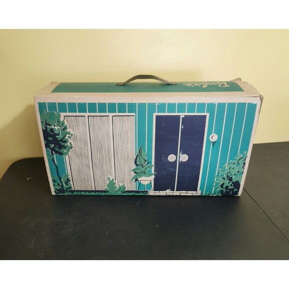 Barbie Dream House 1962 Vintage With Furniture and Accessories. (5697) - Picture 4 of 7